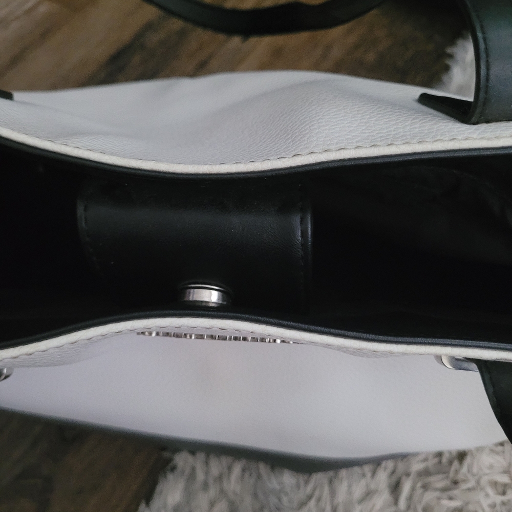 Jones New York Signature Black and White Tote Bag - Picture 5 of 6